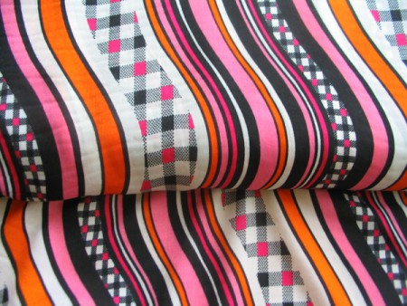 480693 - batist Cena: 3 €/m Farba: čierna ,ružová, biela, oranžová Šírka: 150 cm Zloženie: 100% polyester Vhodné na sukne, topy, tuniky, blúzky,  šaty,..